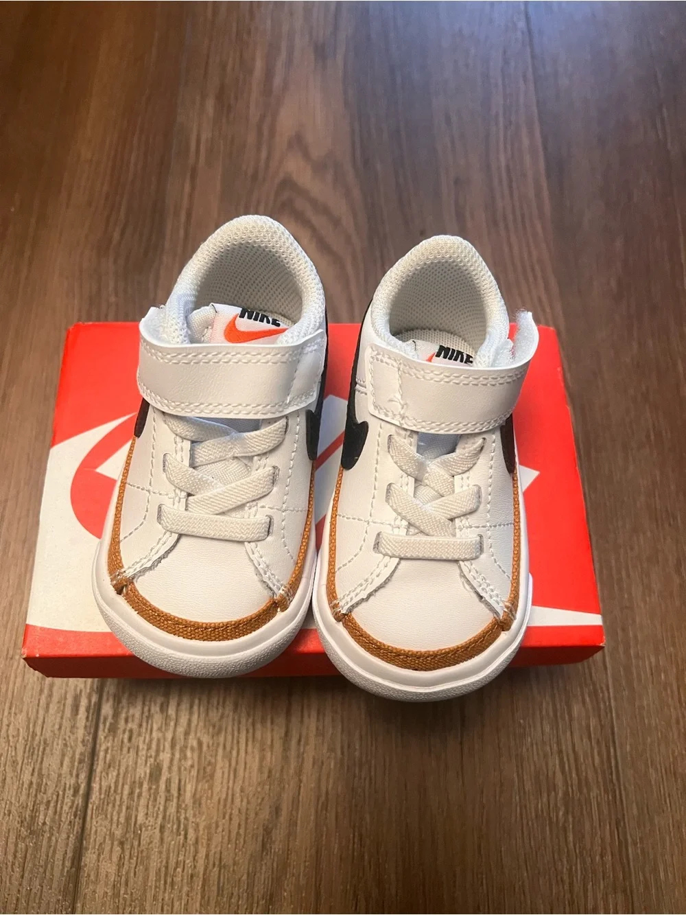 Nwt Nike White&Brown Toddlers' Low-Top Sneakers with Black Swoosh size 3c